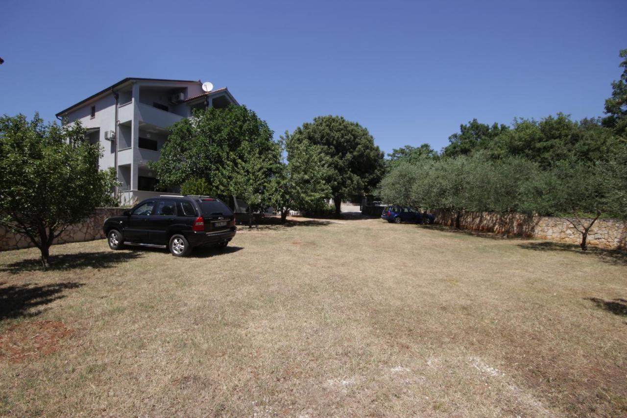 Apartments Smitran Banjole Buitenkant foto