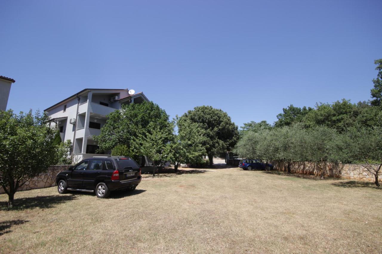Apartments Smitran Banjole Buitenkant foto