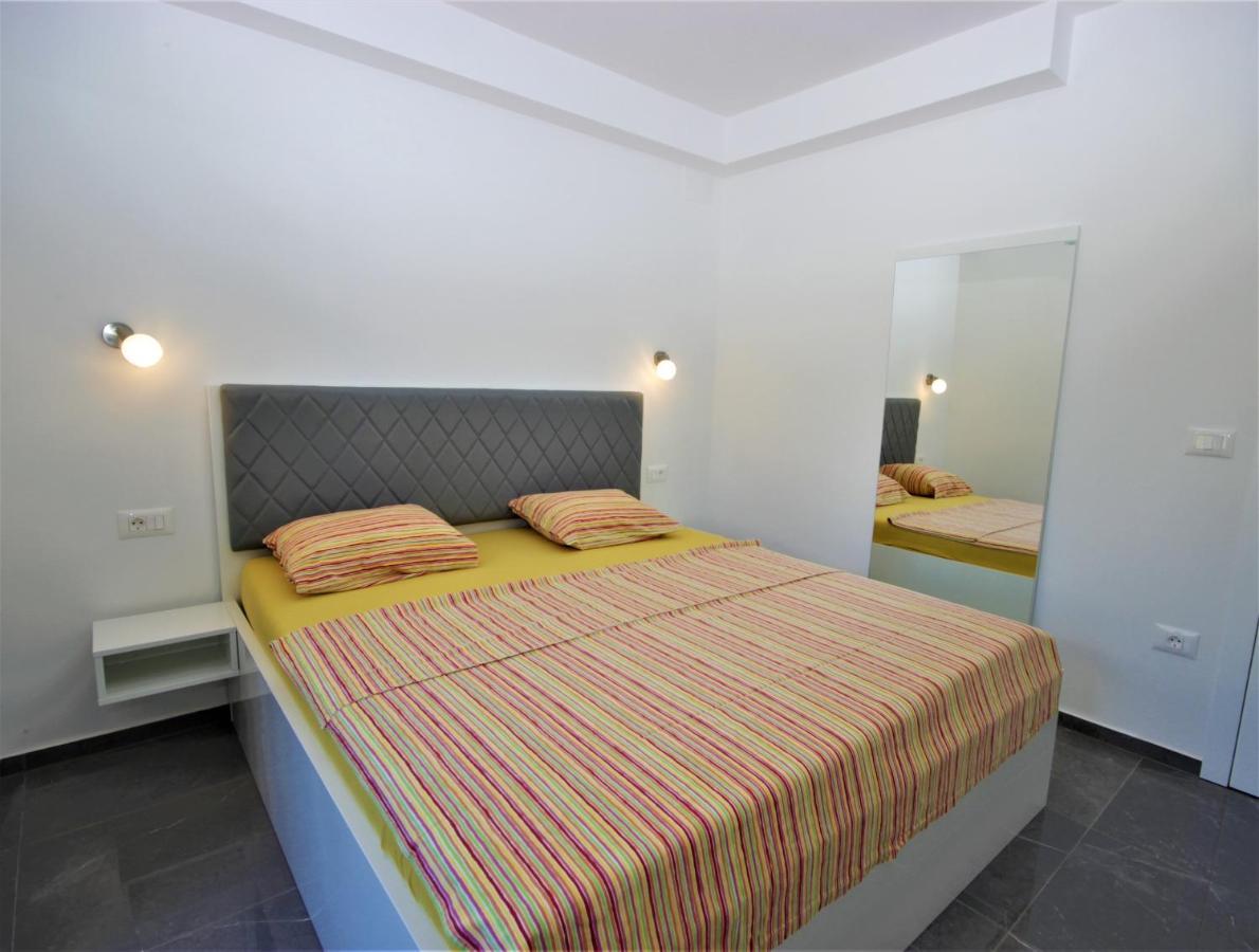 Apartments Smitran Banjole Buitenkant foto